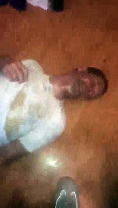 bekomme leckere süße cola ins gesicht und auf den bauch