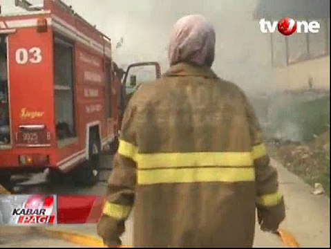 Kebakaran Hebat Hanguskan Pabrik Kertas di Purwakarta