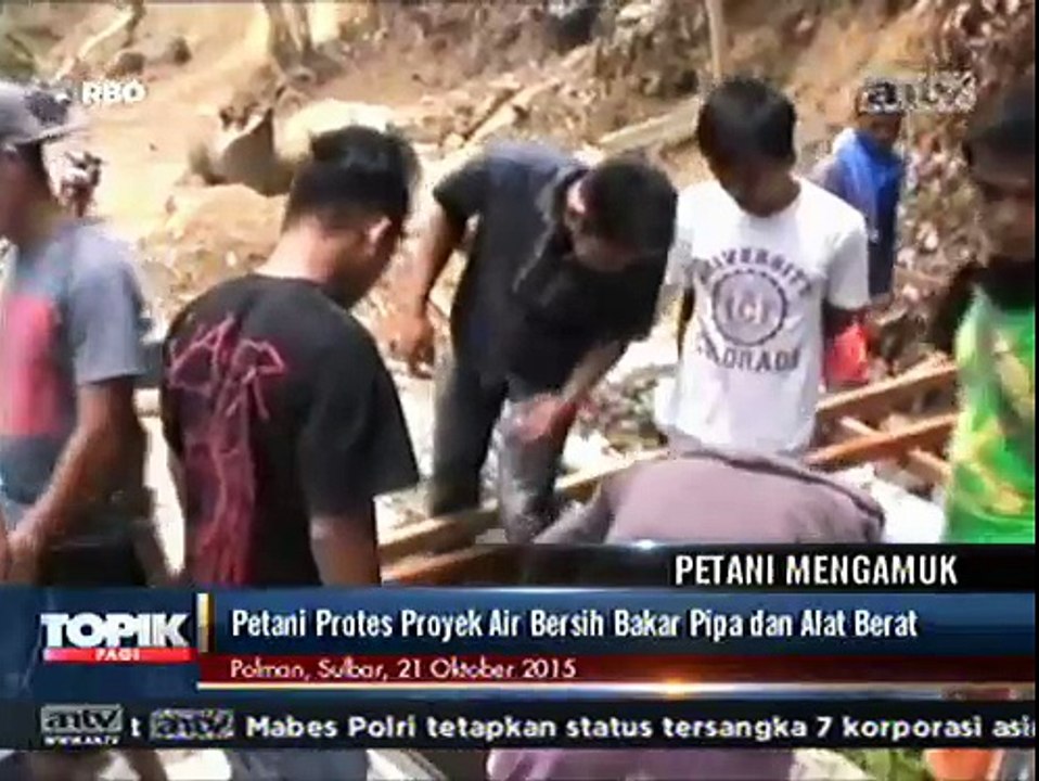 Tolak Proyek Air Bersih, Petani Bakar Alat Berat dan Pipa