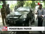 Petugas Gabungan Gelar Razia Parkir Liar di Matraman