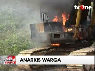 Massa Bakar Dua Alat Berat di Batam