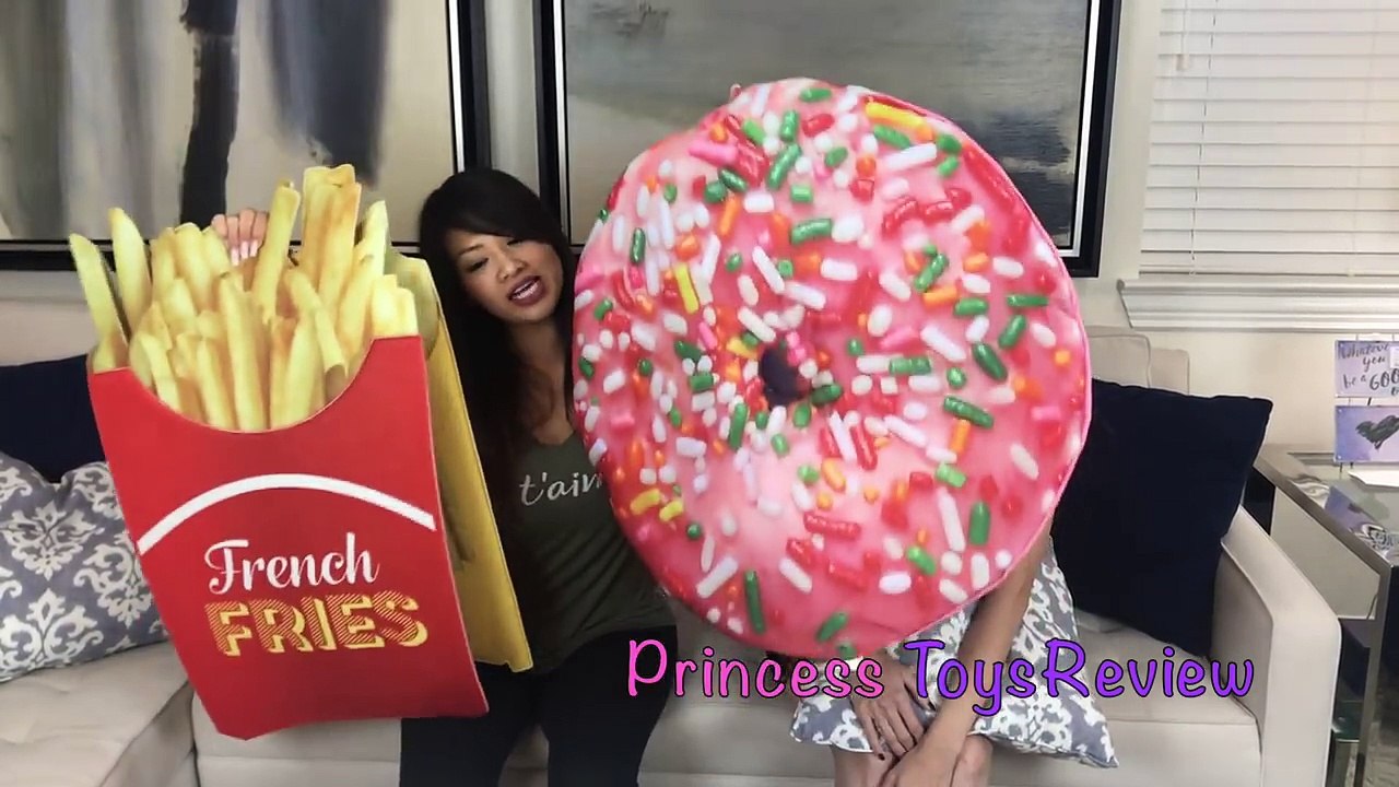 HALLOWEEN TRICK OR TREAT for Candy and Surprise Toys with Princess ToysReview