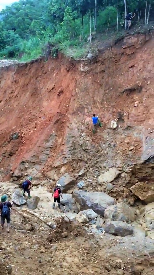 ⁣The daily task of teaching teachers for poor students in mountainous areas