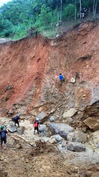 The daily task of teaching teachers for poor students in mountainous areas