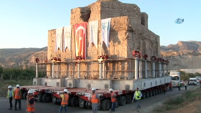 650 yıllık Artuklu Hamamı'nın yeni yerine taşınması havadan görüntülendi