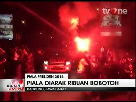 Kedatangan Persib Disambut Ribuan Bobotoh di Tol Pasteur Bandung