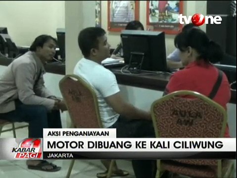 Gara-Gara Pakai Baju Biru, Pemuda Ini Dikeroyok Massa