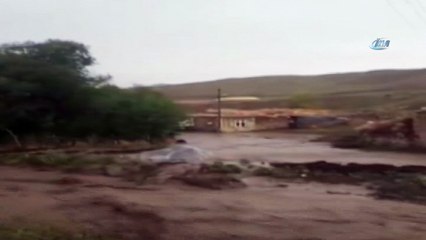 Horasan'da sel sonrası dereler taştı