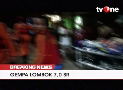 Proses Evakuasi Korban Gempa di Lombok Utara