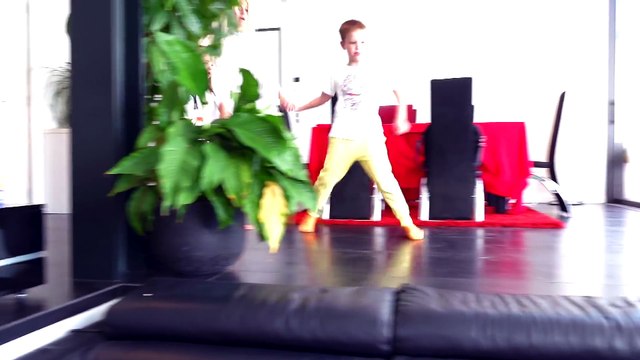 Катя и Макс Балди РАЗБИЛ новый iPad Макса и GRANNY в реальной жизни мешает детям или kids VS Baldi