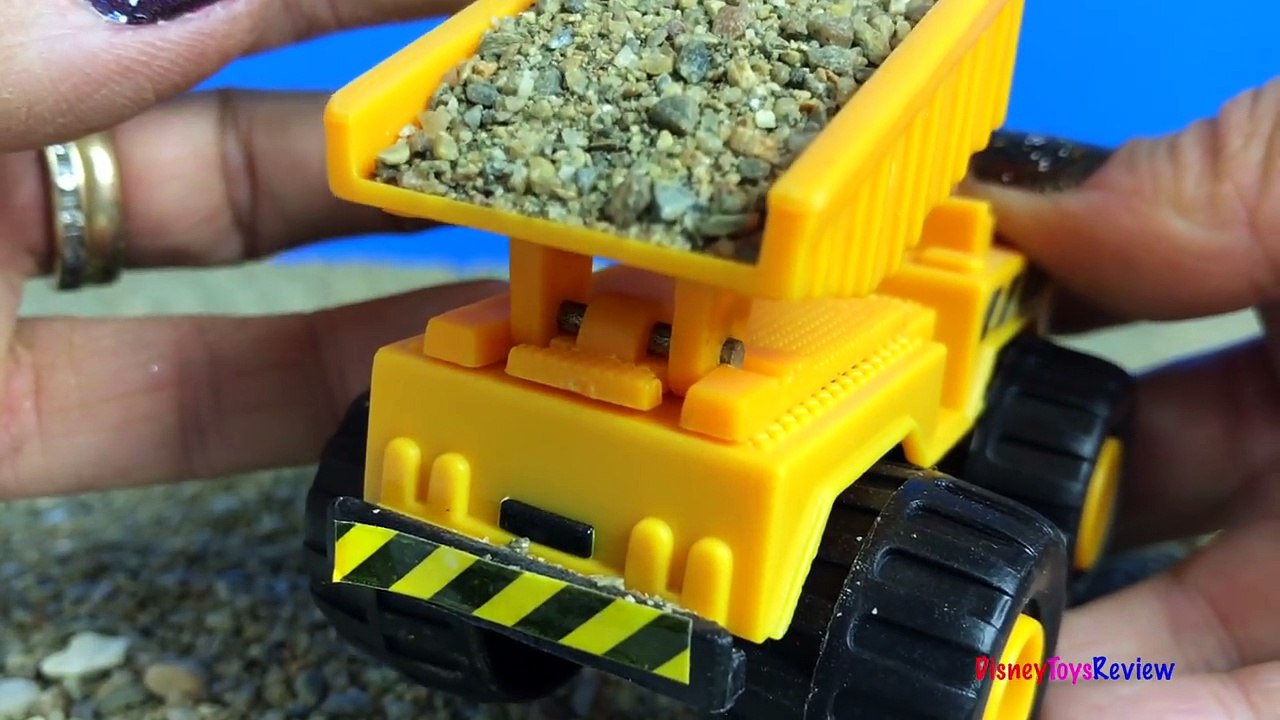 MIGHTY MACHINES COLLECTION DUMP TRUCKS: CATERPILLAR CAT MATCHBOX ON A MISSION CHUCK AND FR