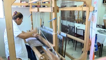 İşaret diliyle 'dokumacılığı' öğreniyorlar