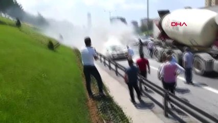 İstanbul Yanan Araca Beton Mikseriyle Müdahale