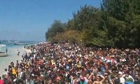 Detik-detik 1.000 Wisatawan Dievakuasi dari Gili Trawangan