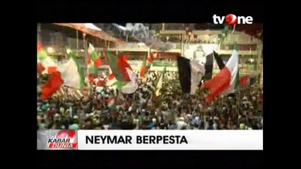 Neymar Berfoto Selfie dengan Ratu Karnaval di Rio de Janeiro