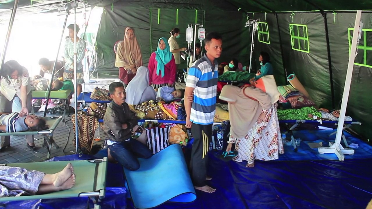 Behörden bringen Touristen auf Lombok in Sicherheit