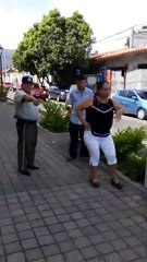 Tecleños cansados del problema de la basura llegan a realizar protesta hasta la alcaldía