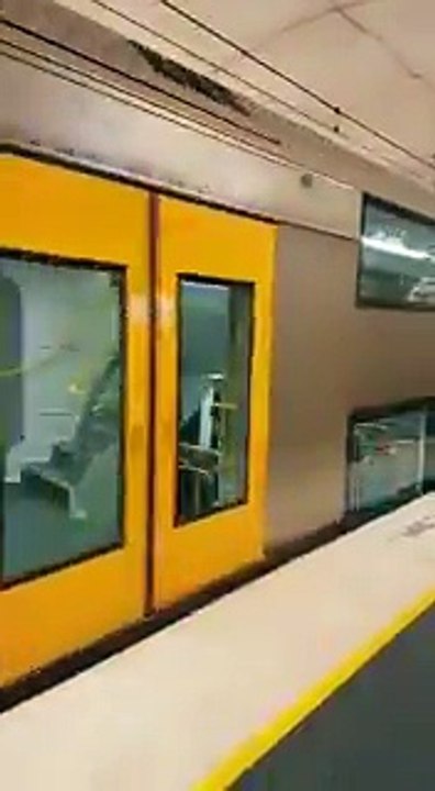 Avustralyadaki teknoloji harikası metro çift katlı ve koltuk yönleri ayarlanabiliyor.