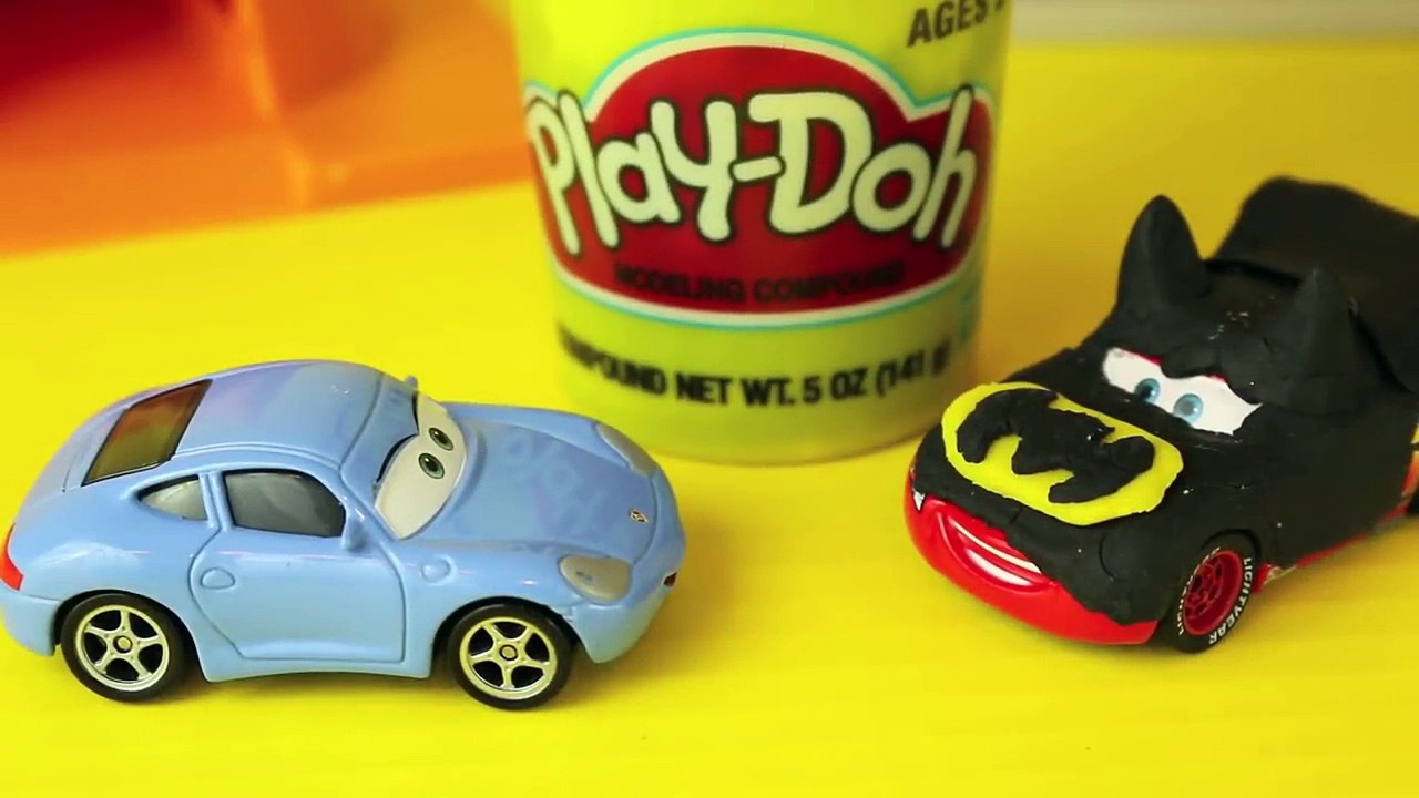 Play Doh Batman Villian Catwoman Play Dough Tutorial Cat Woman Sally with Batman Lightning