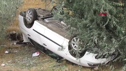 Afyonkarahisar Otomobil Takla Attı, 2'si Çocuk 4 Yaralı Hd