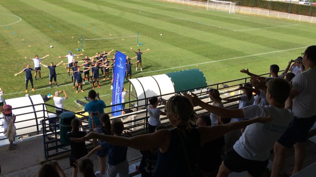 Clapping des Bleuettes avec les jeunes des clubs de foot
