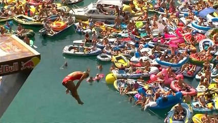 رقابت‌های شیرجه زنان از ارتفاع بالا در دریاچه لوسرن سوئیس