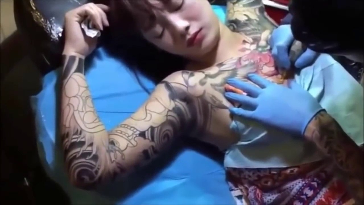 enaknya jadi tukang tatto