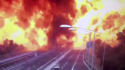 이탈리아 유조차 폭발·LA 경비행기 추락 5명 사망 / YTN