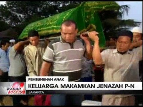 Isak Tangis Warnai Pemakaman Putri Nur Fauziah