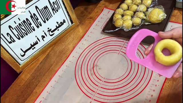 مطبخ أم أسيل: حلويات لعيد الأضحى كعك النقاش الجزائري و ڨرن غزال بعجينة هشة تذوب فالفم و طعمها روعة