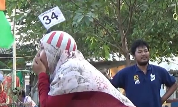 Lomba Kait Topi Ibu-Ibu Meriahkan Lomba Peringatan HUT RI