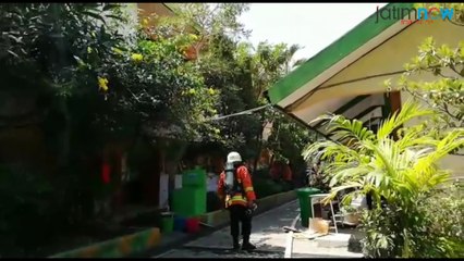 Kebakaran di Gudang SMPN 21 Surabaya
