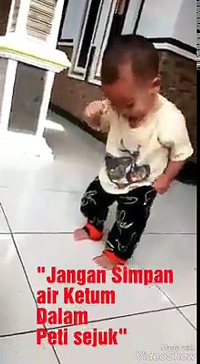 Mak bapak jangan simpan air ketum dalam peti sejuk. Bahaya bila anak minum. 