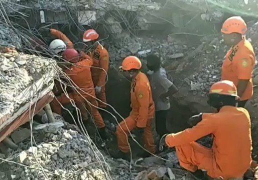 Rescuers Search Mosque Rubble for Lombok Quake Survivors