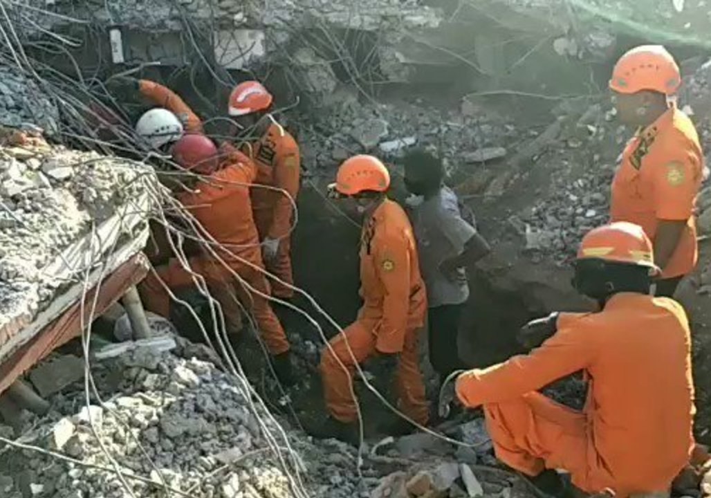 Rescuers Search Mosque Rubble for Lombok Quake Survivors