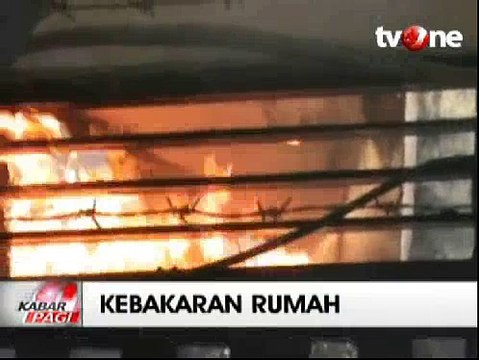 Kebakaran Landa Kompleks Asuransi di Jakarta Timur