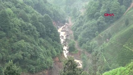 Rize'de Sele Kapılan İş Makinesi Enkazına Ulaştı