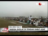 Warga Riau Salat Idul Adha di Tengah Kabut Asap