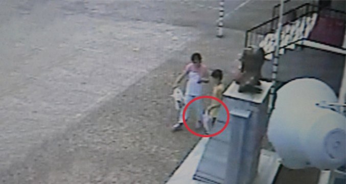 Siirtli Mevsimlik Tarım İşçisi Çocuklar, Türk Bayrağını Defalarca Öptüler