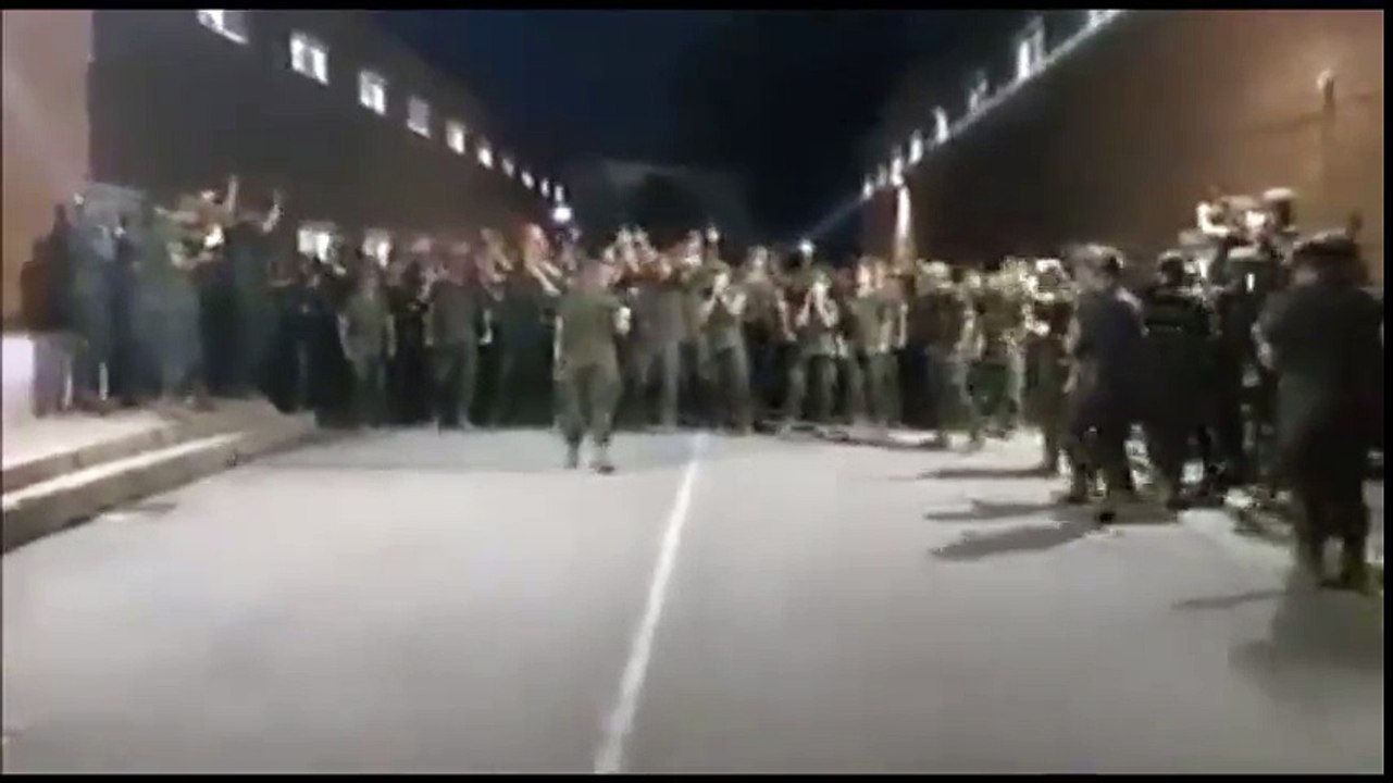 Esküt tesznek a spanyol katonák a határ megvédésére