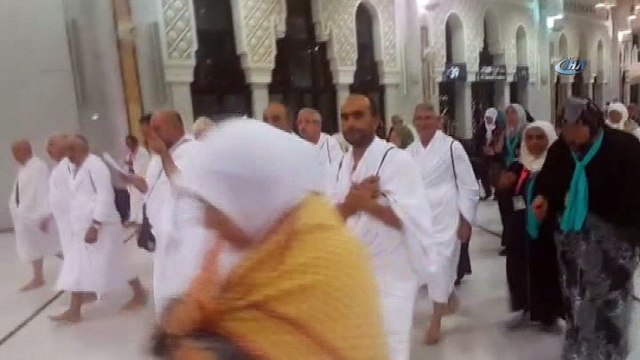 - Hac Kuyruğu Uzuyor- Her Yıl Türkiye'den 80 Bin Kişi Hac Farizası İçin Kutsal Topraklara Gidebilirken, Diyanet'e Yılda 300 Bin Talep Gelmeye Başladı- Bu Yıl Suudi Arabistan'a Gidecek Olan 80 Bin Türk Hacı Adayından 40 Bin'i Mekke Ve