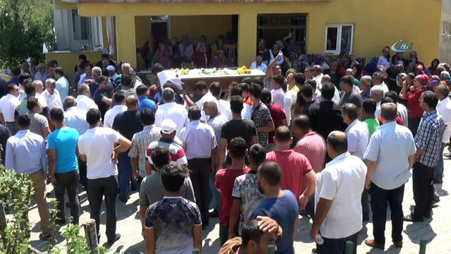 Doğum gününde cenaze namazı kılındı...11 yaşındaki kızı öldüren saldırganlar adliyeye sevk edildi