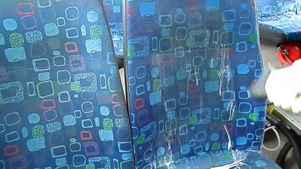 Il y a une raison précise au fait que les motifs des sièges de bus soient si laids