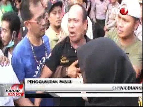 Pembongkaran Pasar Sandang di Sumedang Diwarnai Kericuhan