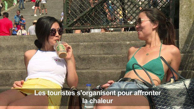 Malgré la canicule, les touristes arpentent la butte Montmartre