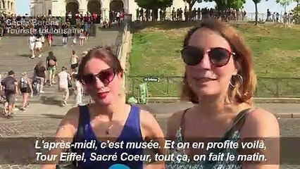 Malgré la canicule, les touristes arpentent la butte Montmartre