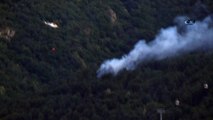 Uludağ eteklerinde orman yangınına 2 helikopter havadan müdahale ediyor