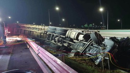 서울양양고속도 트레일러 넘어져...1명 사망·9명 부상 / YTN