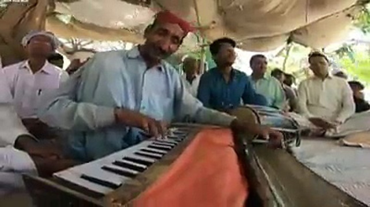 تھر کے صحرا کا نابینا فنکار