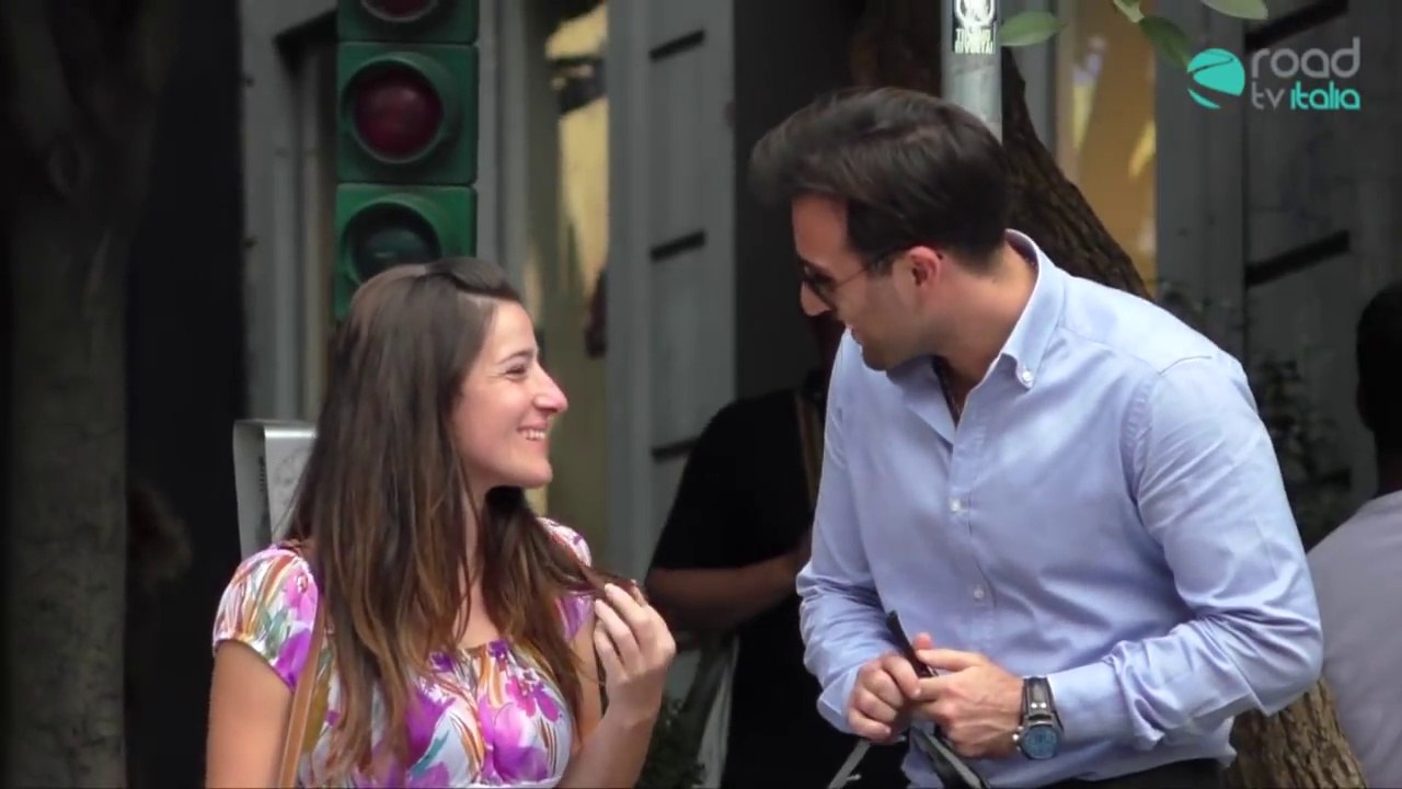 Candid Camera a Napoli - Vuoi un po di Figa?